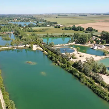 Les Etangs De La Bassee ホリデーパーク 5*